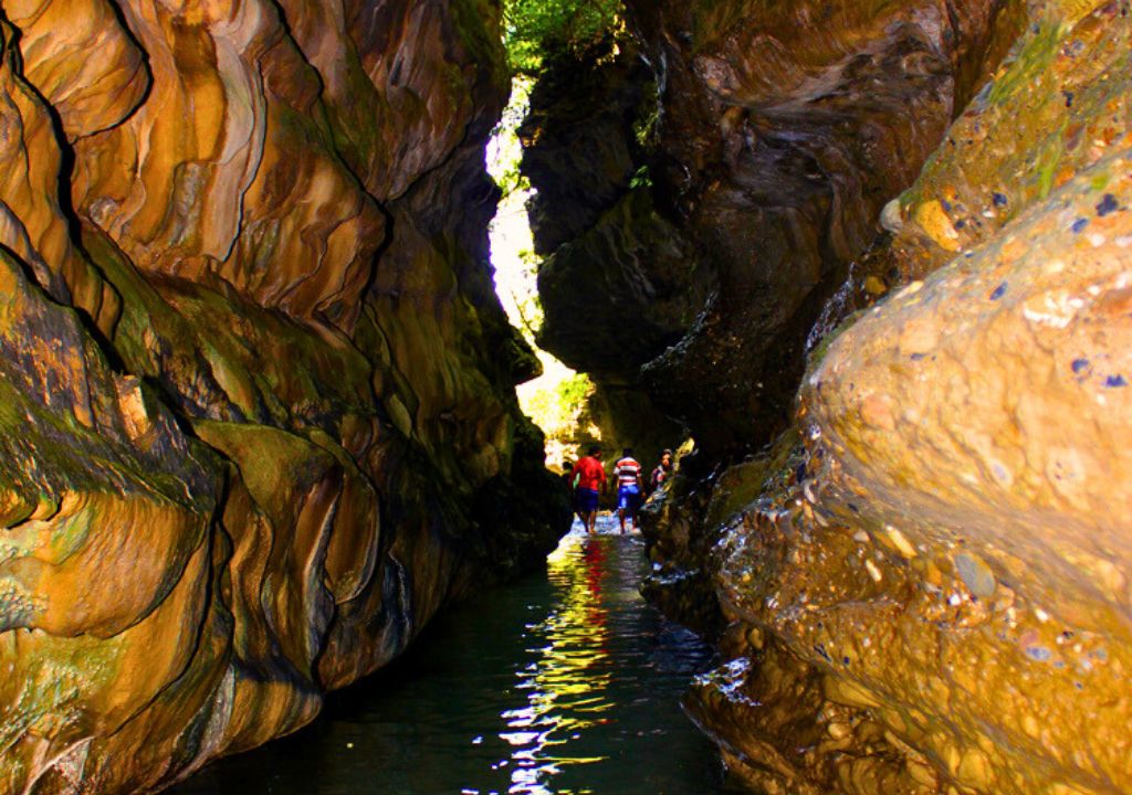 Robbers Cave Dehradun - Guchhu Pani (Timings, Entry Fee)
