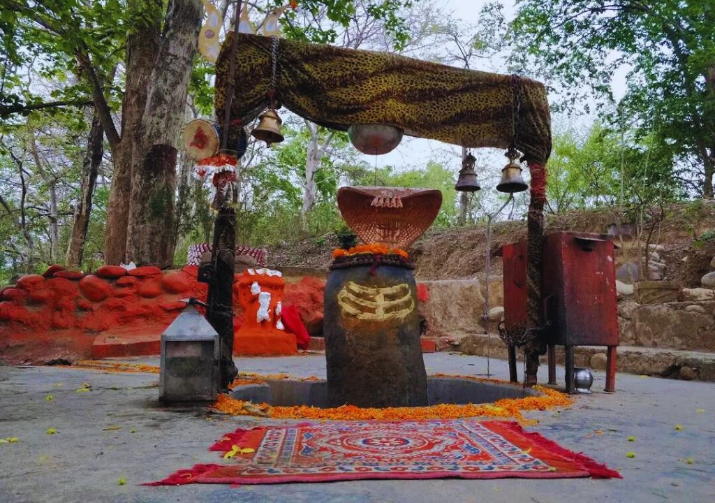 the Mota Mahadev Temple in Rishikesh